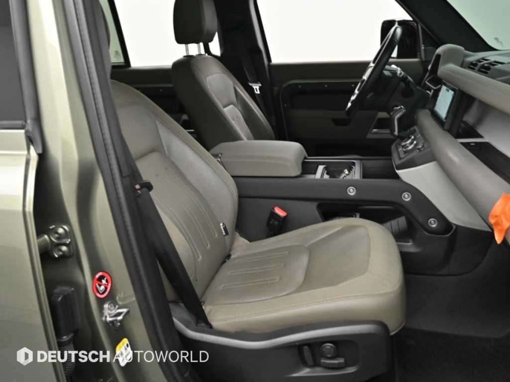 Land Rover Defender — photo 10
