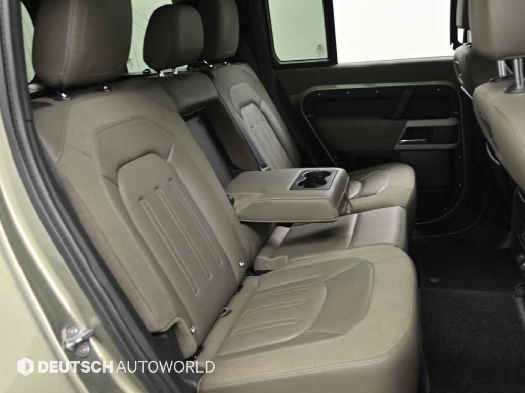 Land Rover Defender — photo 12