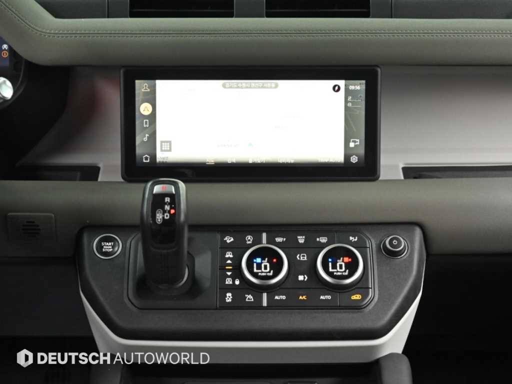 Land Rover Defender — photo 14