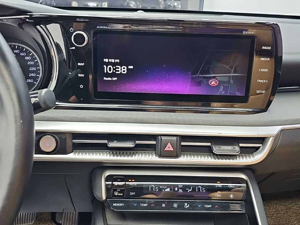 Kia K5 — photo 10