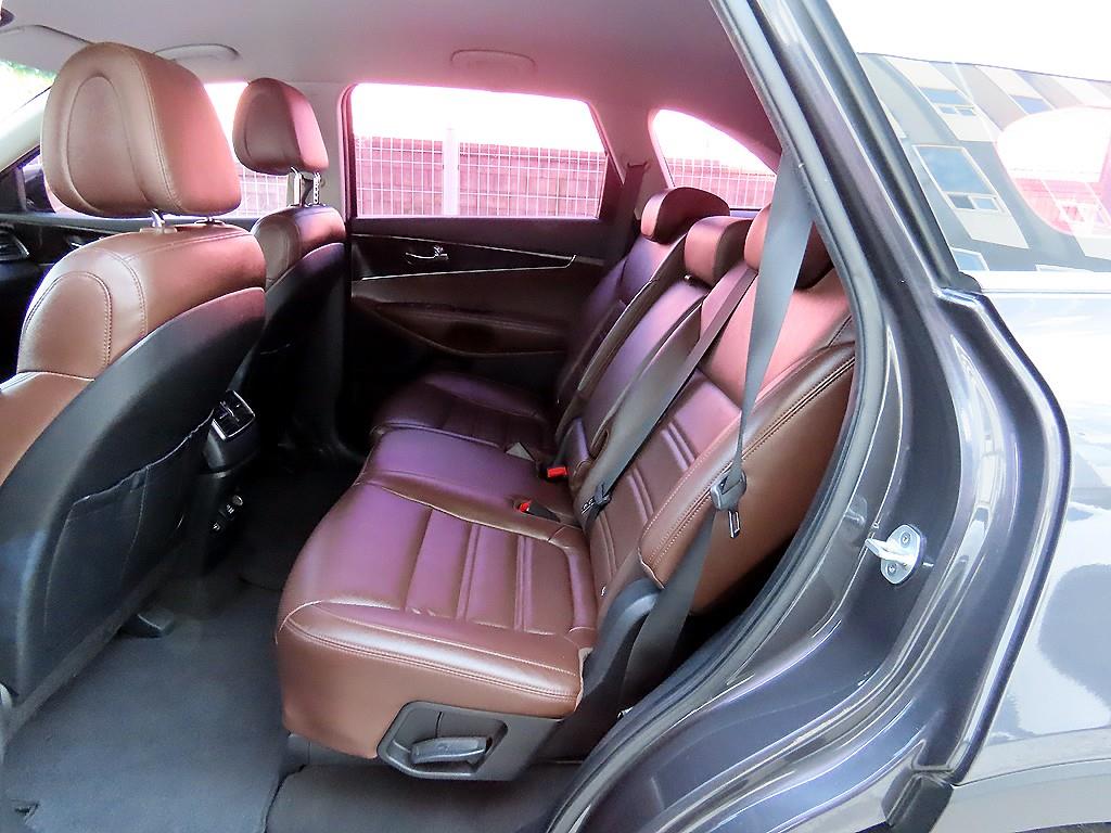 Kia Sorento — photo 06