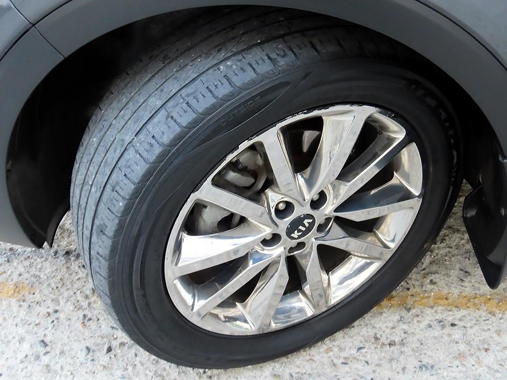 Kia Sorento — photo 20