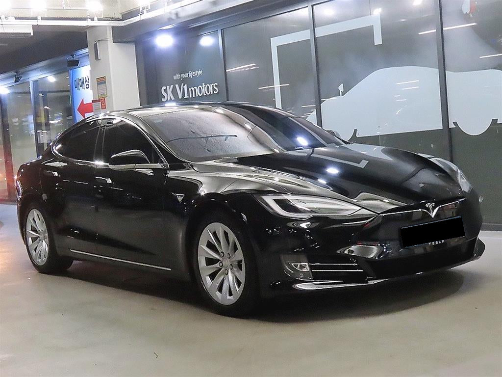Tesla Model S — photo 01