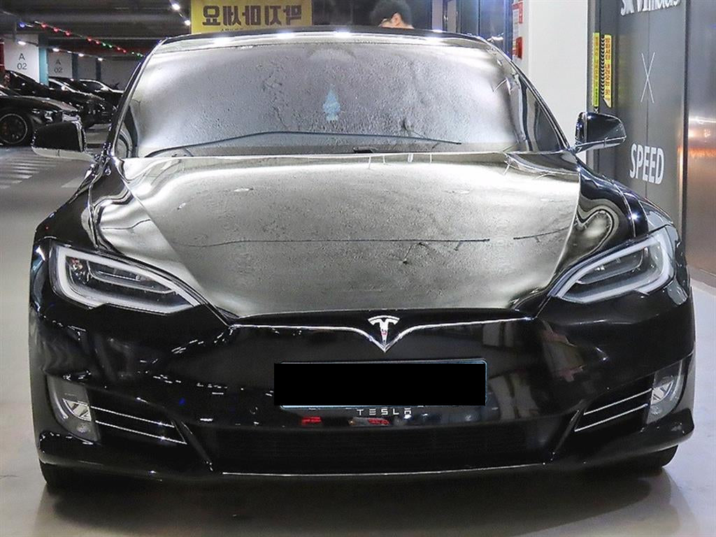 Tesla Model S — photo 02