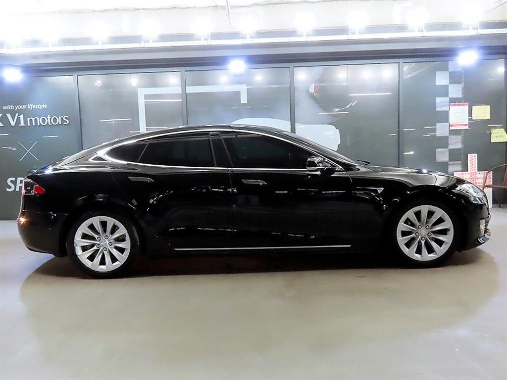 Tesla Model S — photo 03