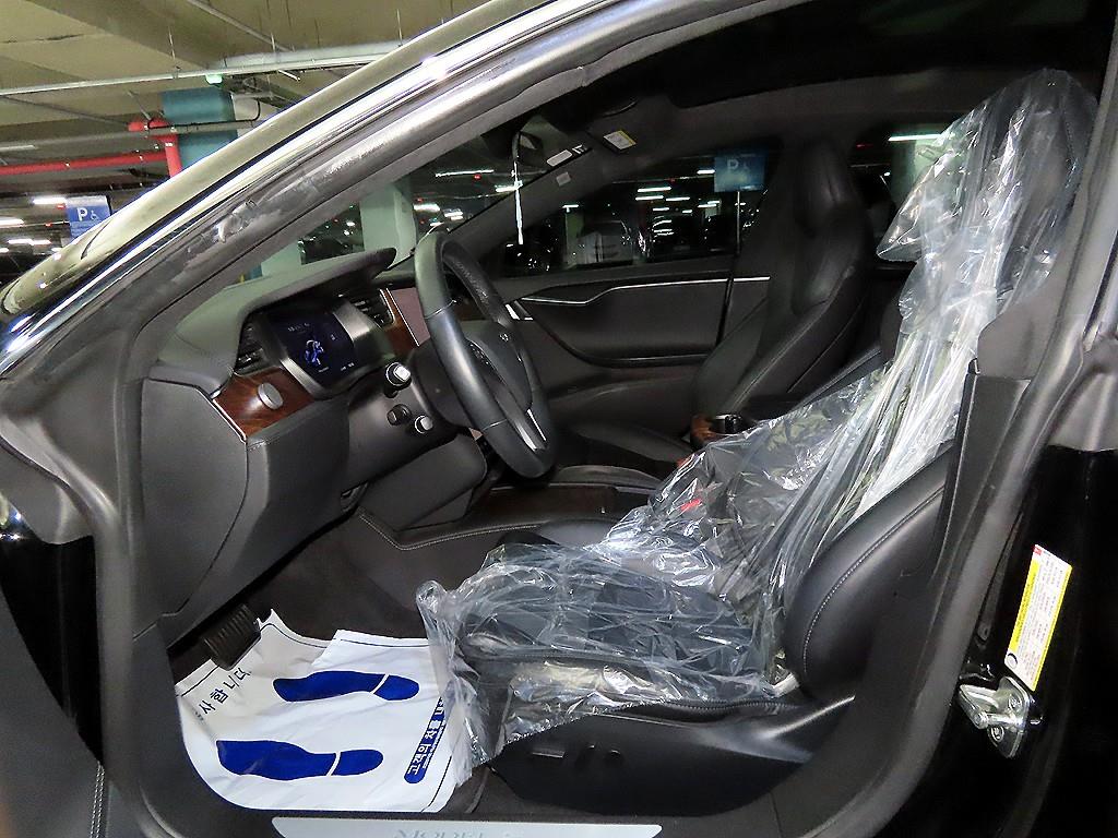 Tesla Model S — photo 06