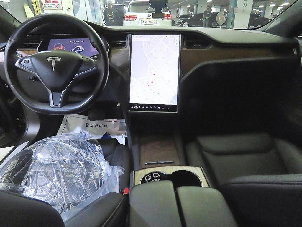 Tesla Model S — photo 10