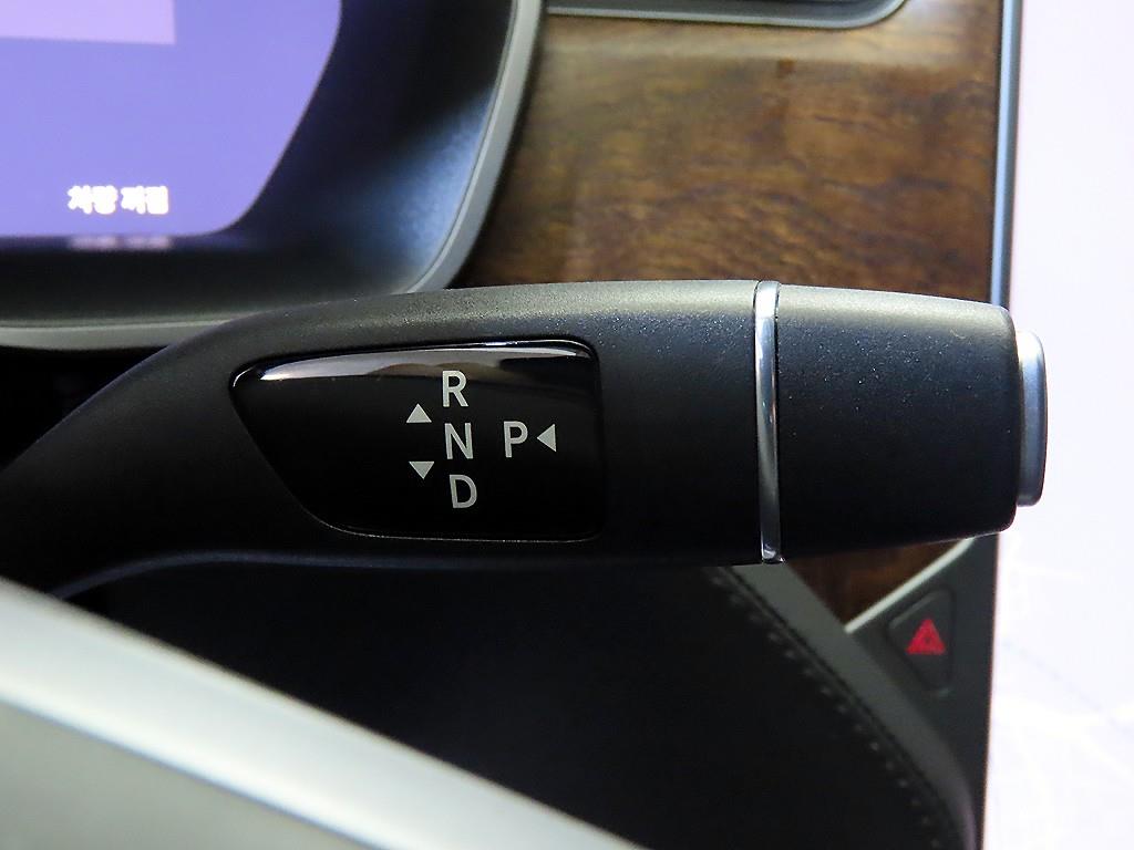 Tesla Model S — photo 12