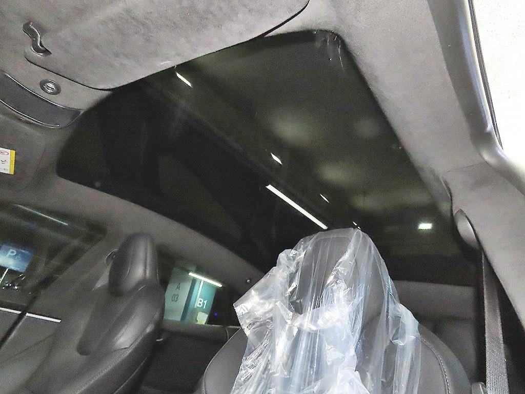 Tesla Model S — photo 15