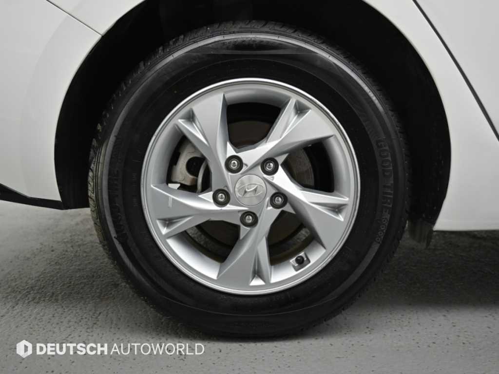 Hyundai Avante — photo 05