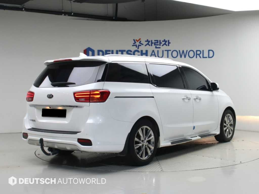 Kia Carnival — photo 02
