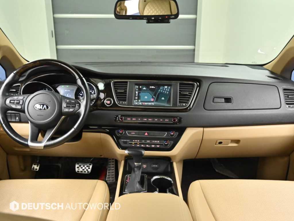 Kia Carnival — photo 07