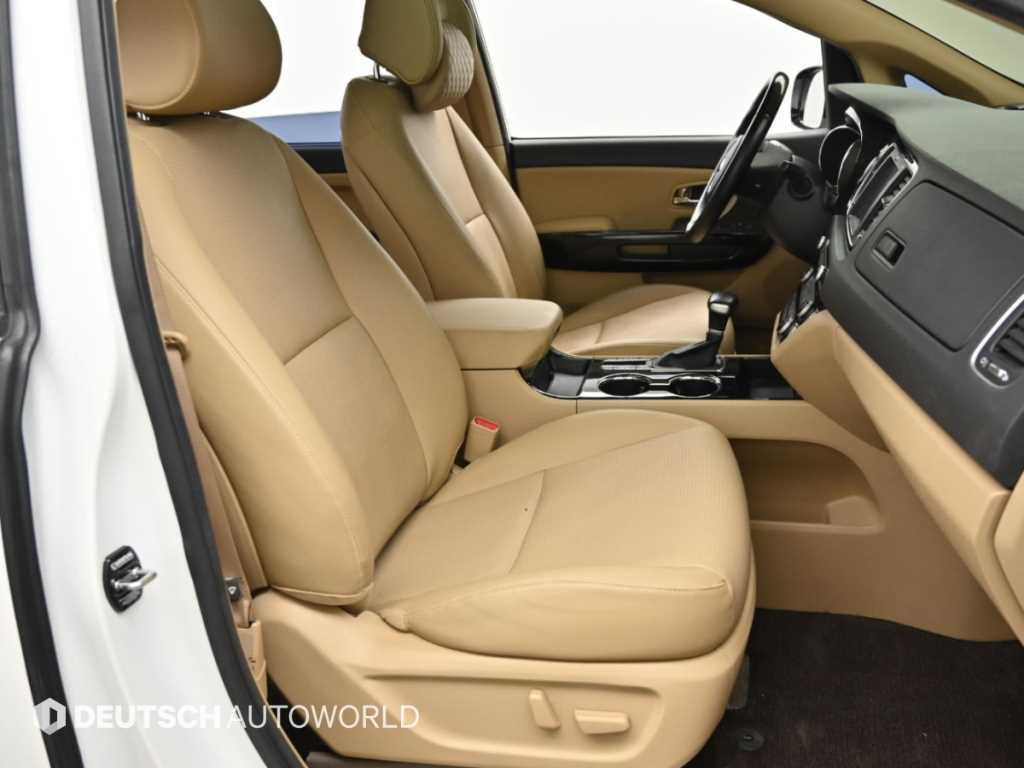 Kia Carnival — photo 10