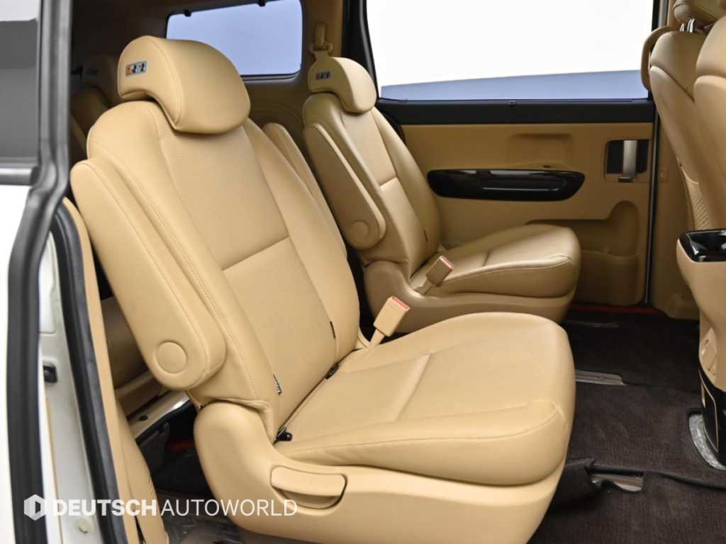 Kia Carnival — photo 12