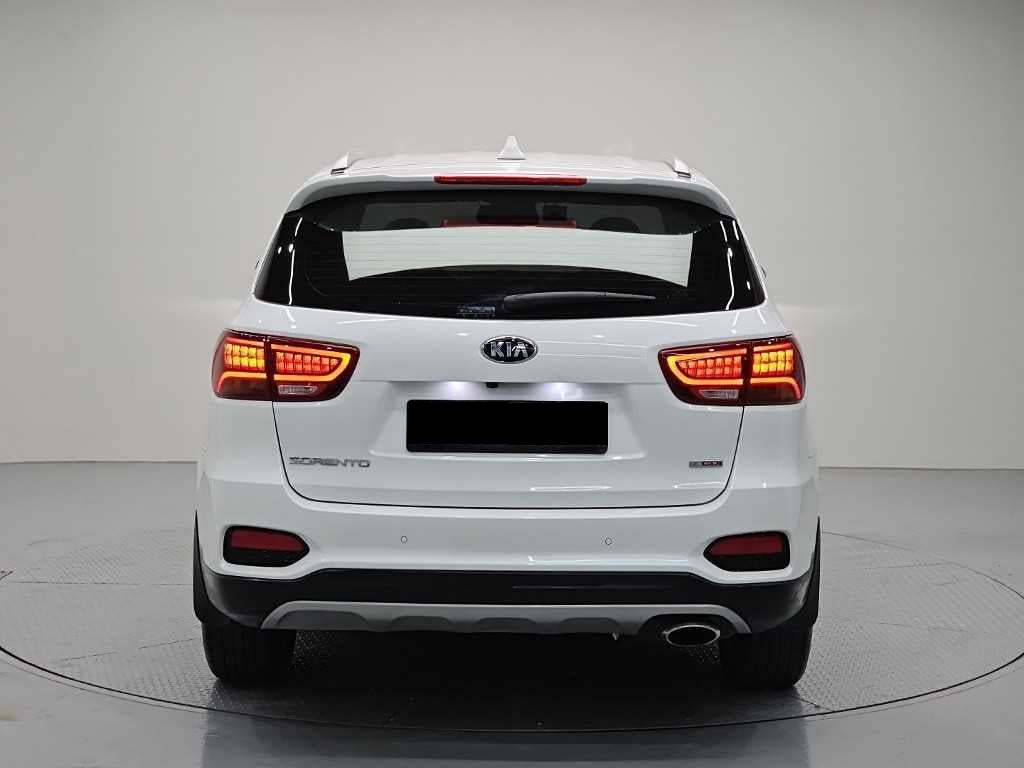 Kia Sorento — photo 03