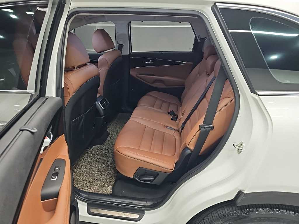 Kia Sorento — photo 12