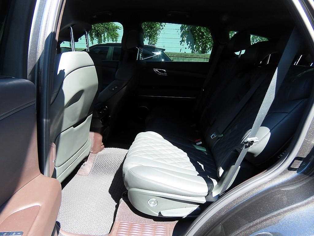 Genesis GV80 — photo 06