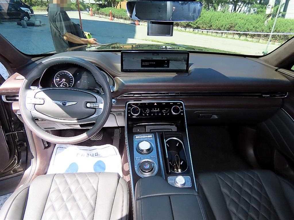 Genesis GV80 — photo 07