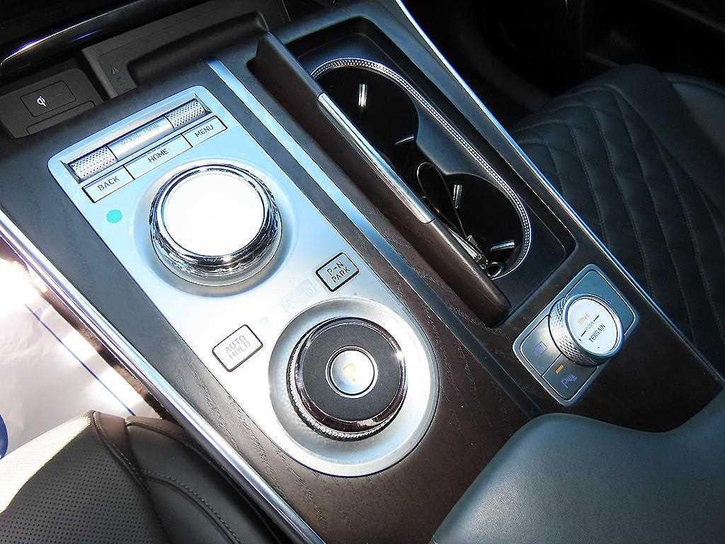 Genesis GV80 — photo 11