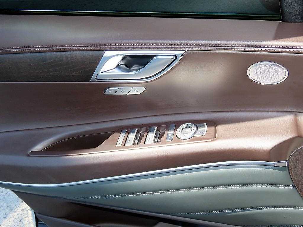 Genesis GV80 — photo 12