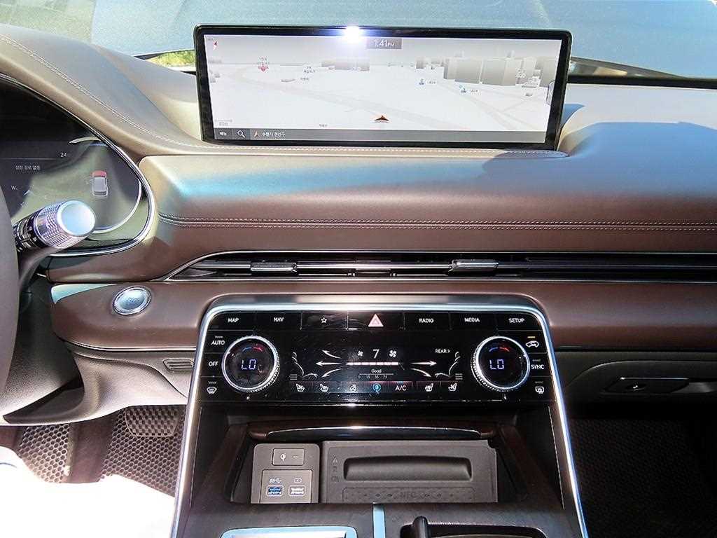 Genesis GV80 — photo 14