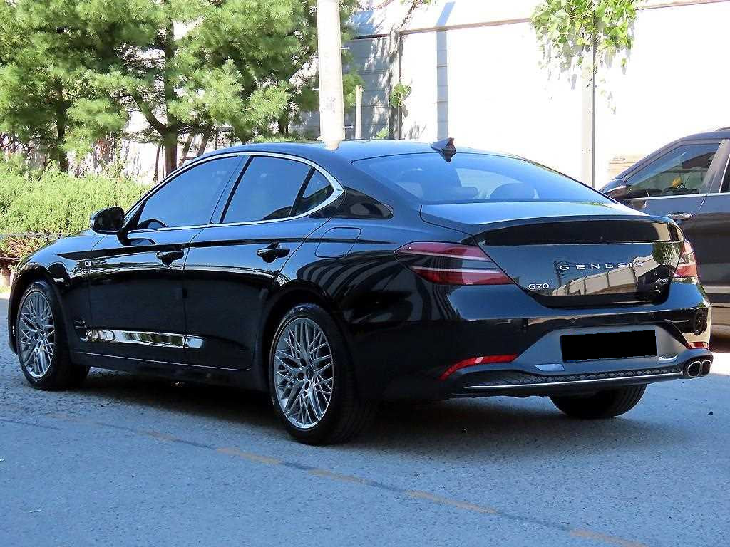 Genesis G70 — photo 03