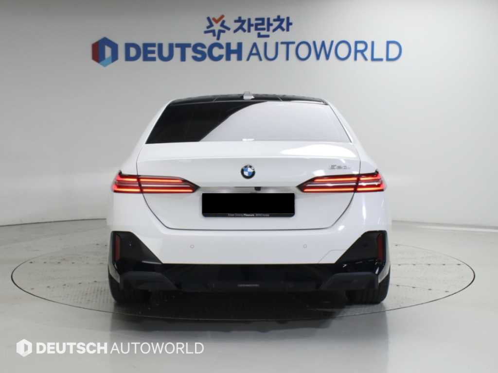 BMW 5-Series — photo 04