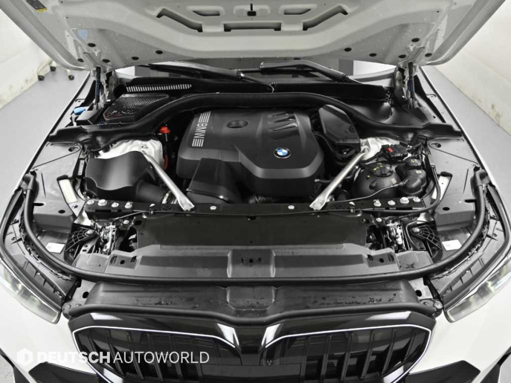 BMW 5-Series — photo 06