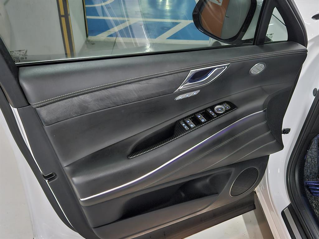 Genesis GV80 — photo 13