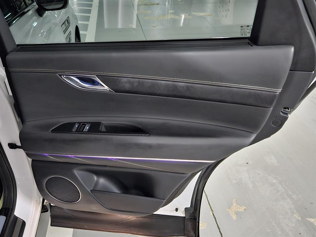 Genesis GV80 — photo 14