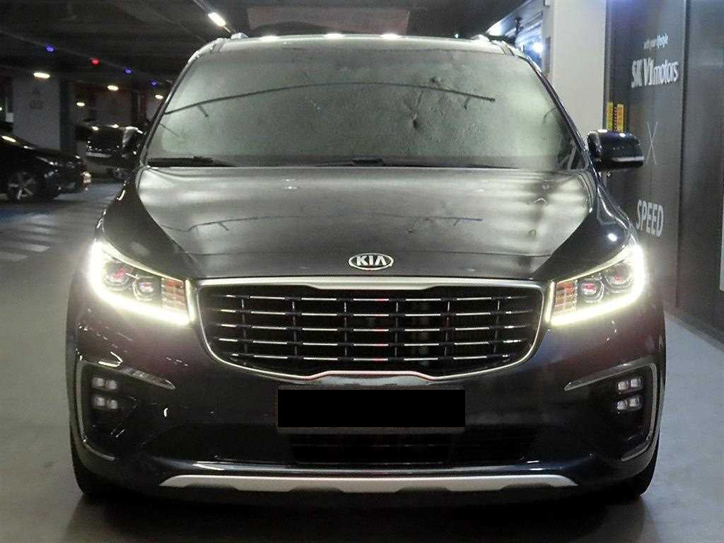 Kia Carnival — photo 02