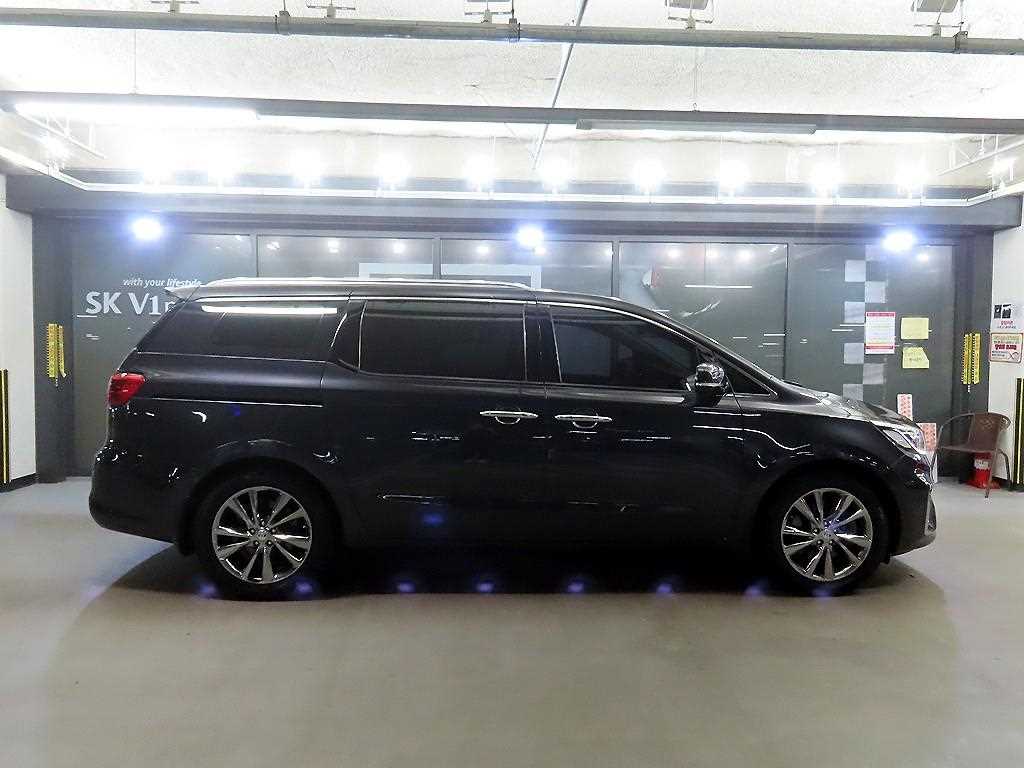 Kia Carnival — photo 03