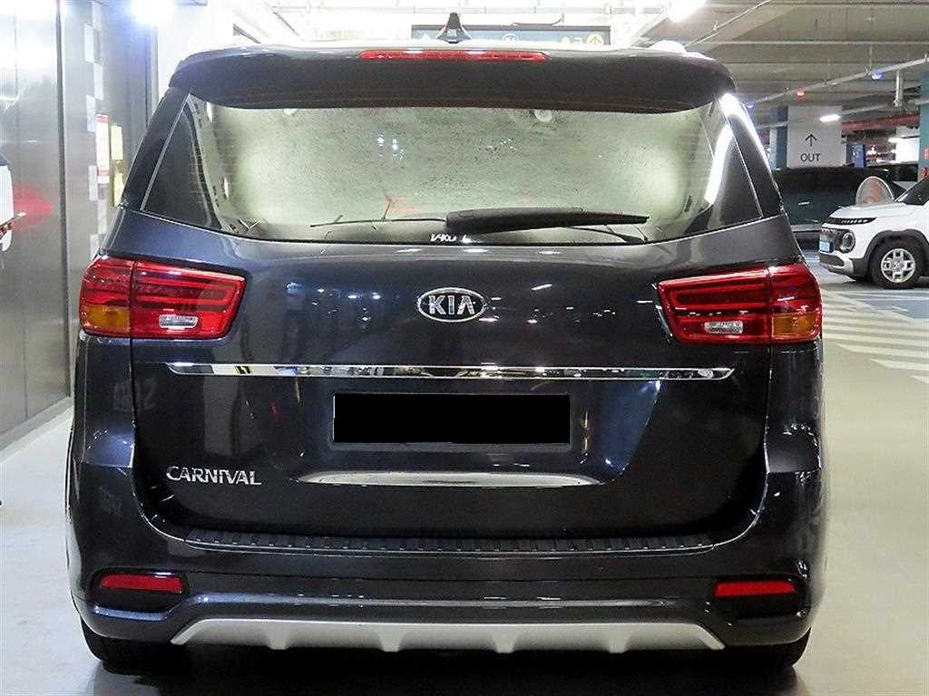 Kia Carnival — photo 05