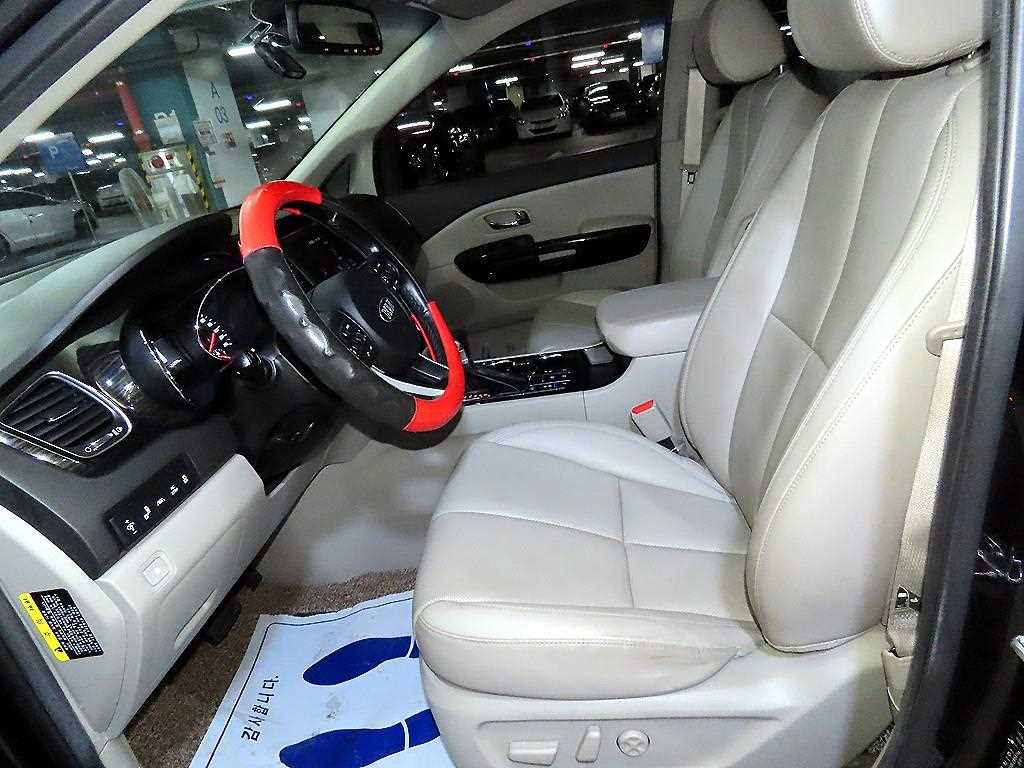 Kia Carnival — photo 06