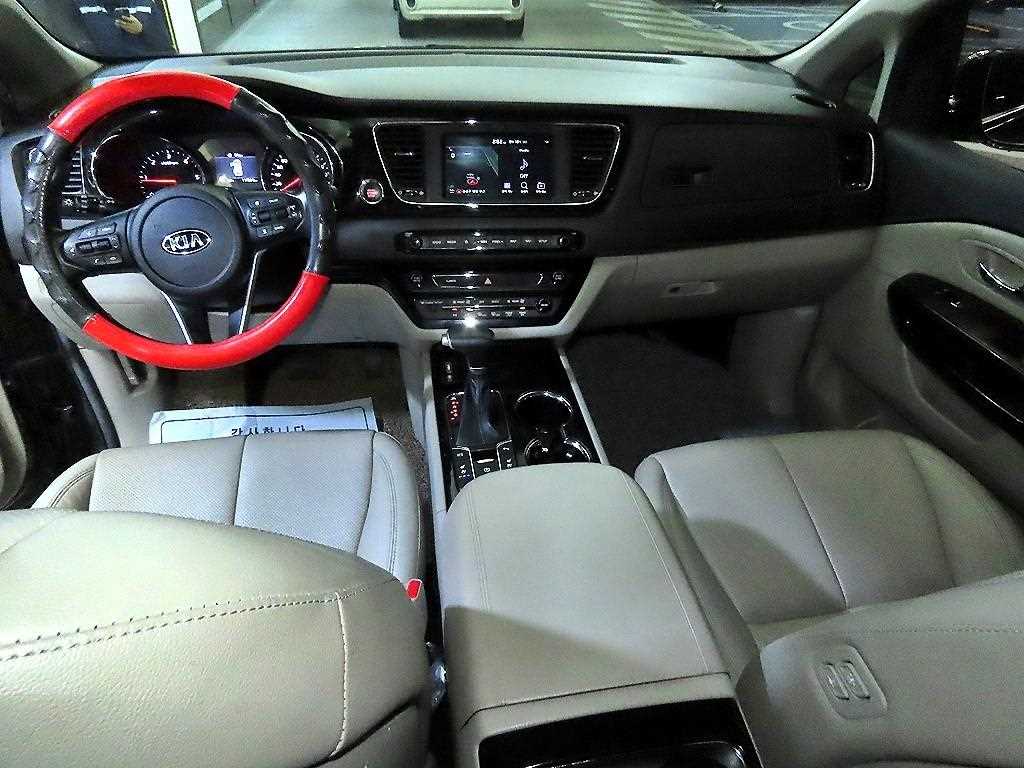 Kia Carnival — photo 10