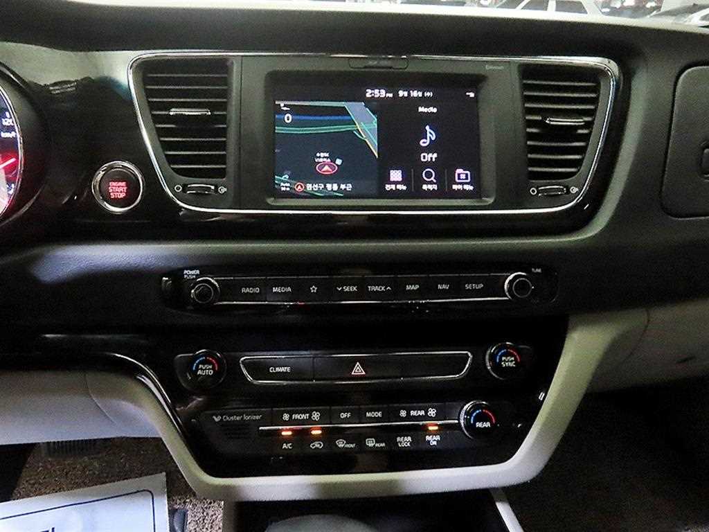 Kia Carnival — photo 11