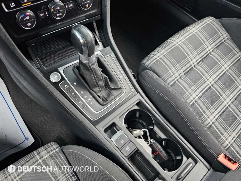 Volkswagen Golf — photo 09