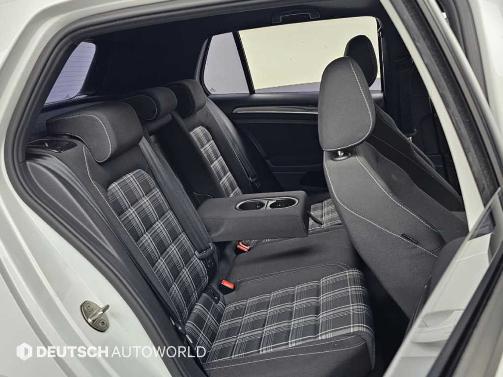 Volkswagen Golf — photo 12