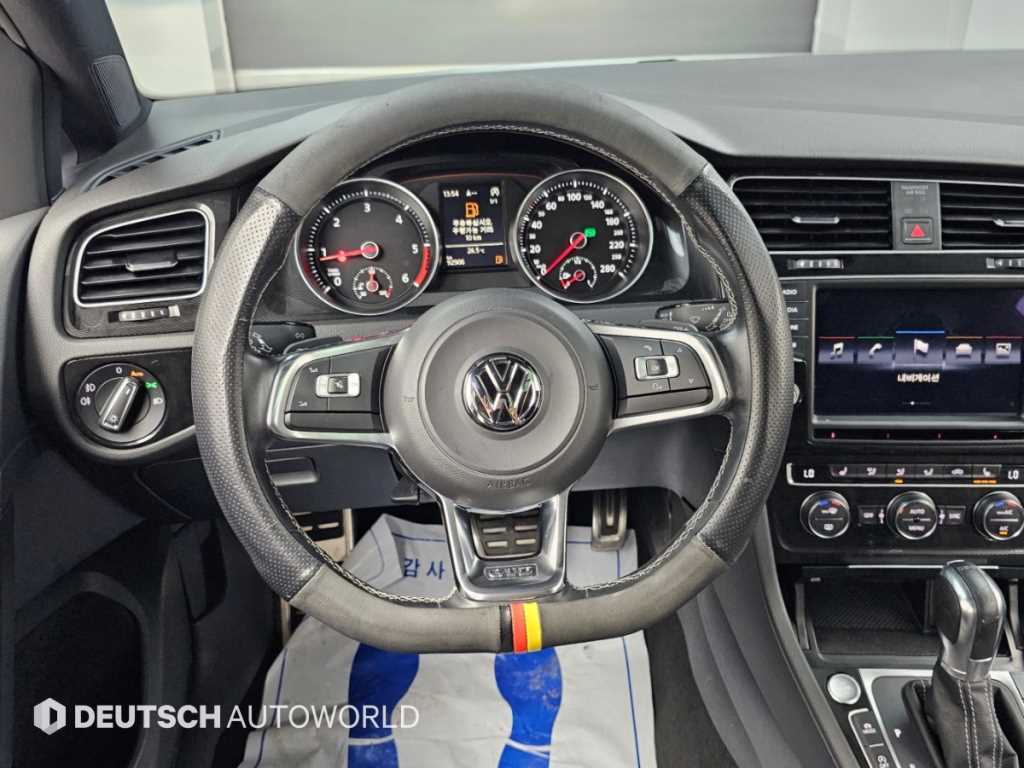 Volkswagen Golf — photo 13