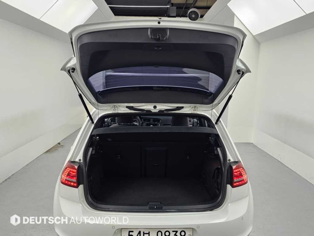 Volkswagen Golf — photo 19