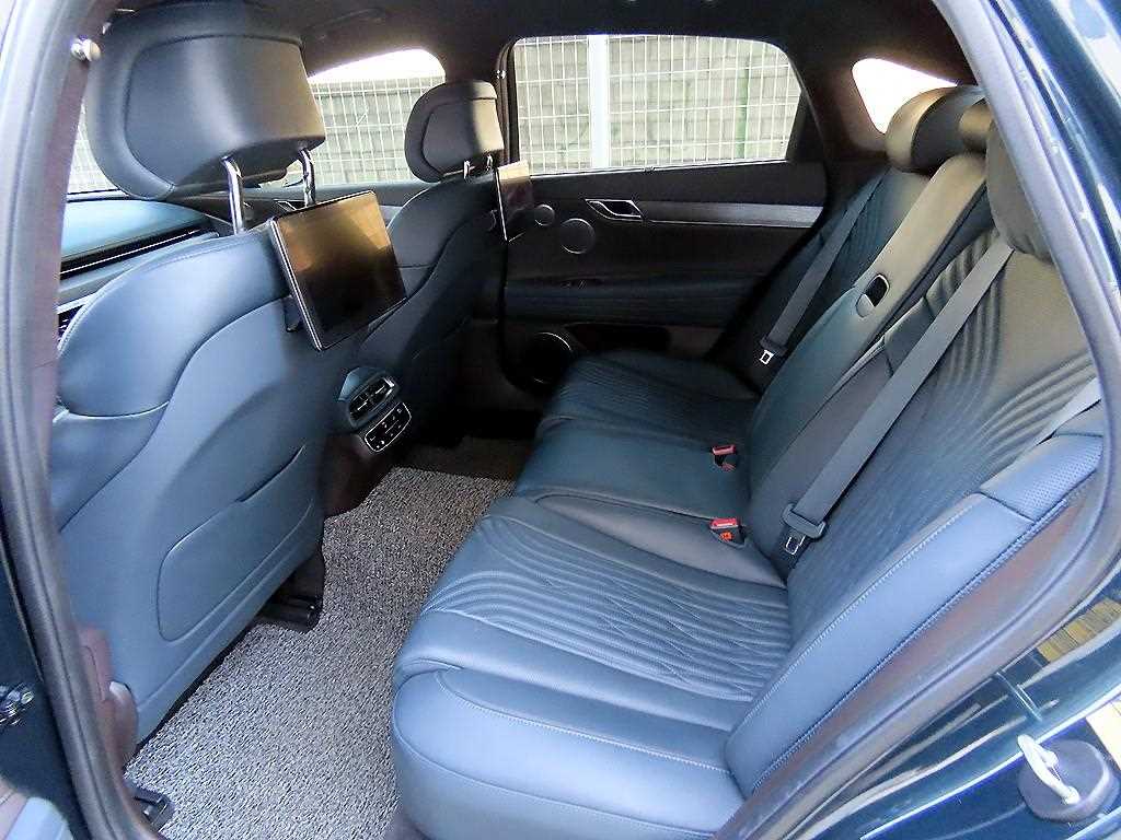 Genesis G80 — photo 06