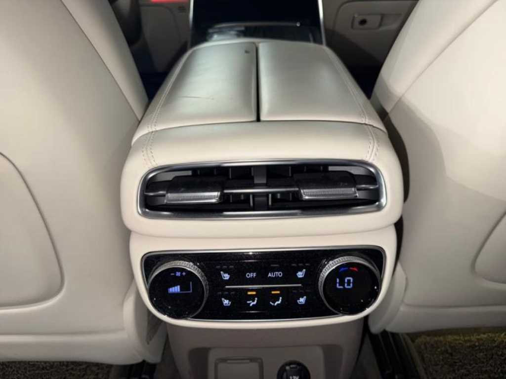 Genesis GV80 — photo 16