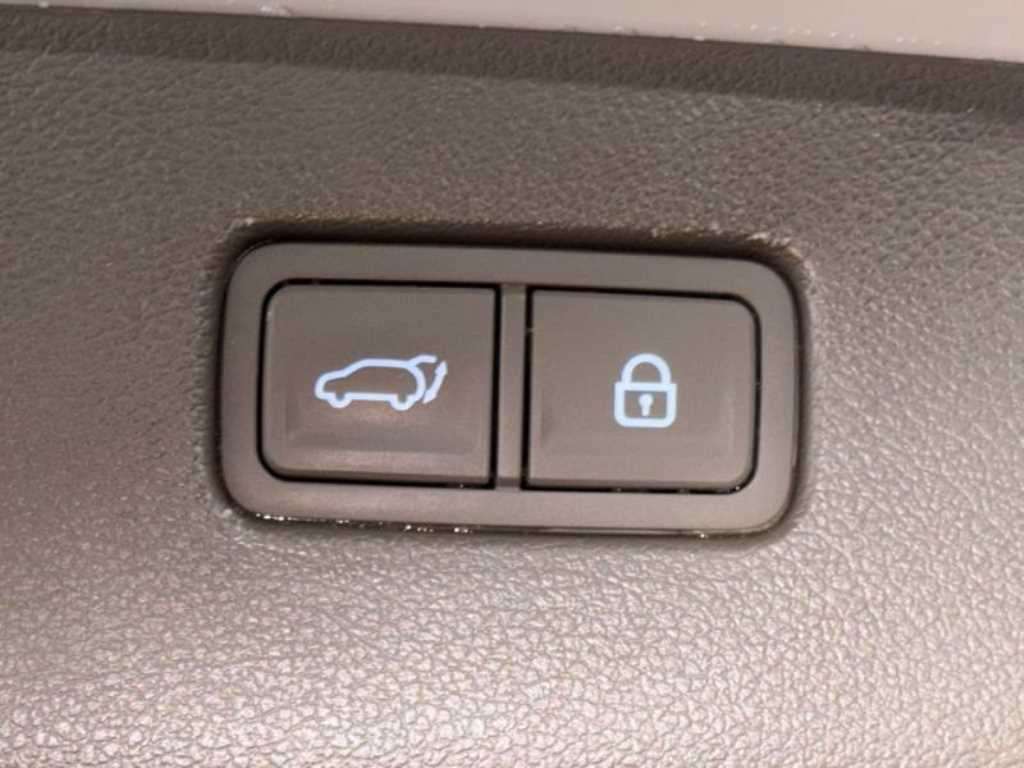 Genesis GV80 — photo 18