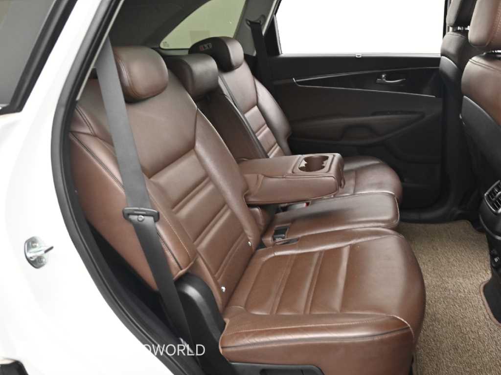 Kia Sorento — photo 12