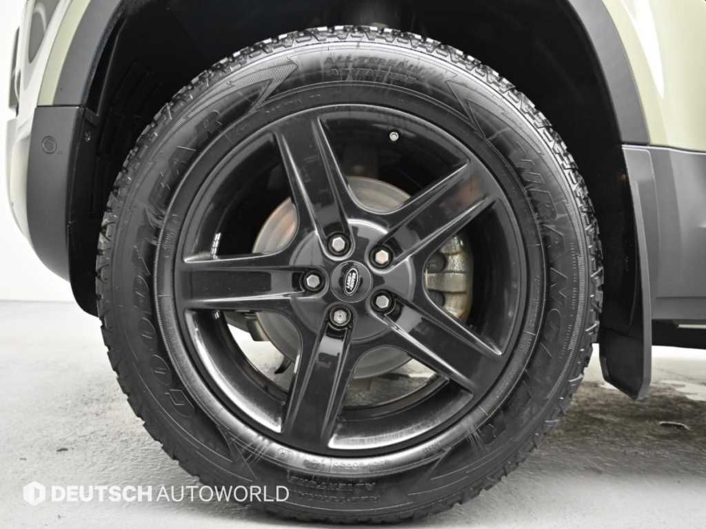 Land Rover Defender — photo 05
