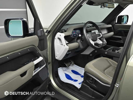 Land Rover Defender — photo 11