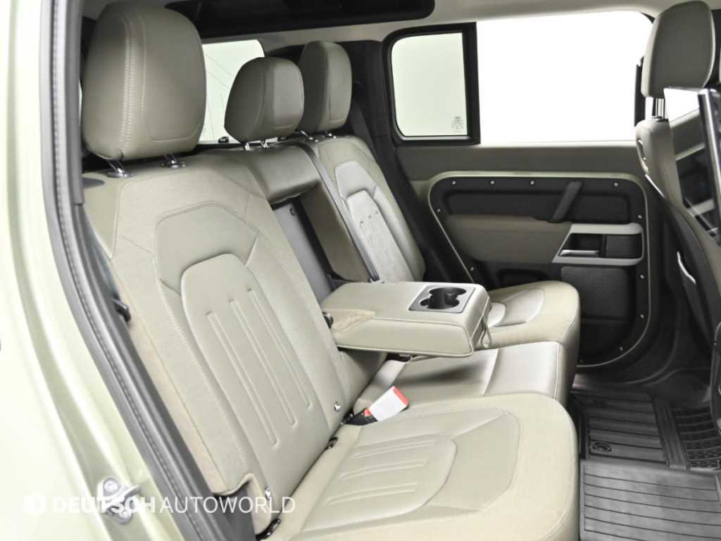 Land Rover Defender — photo 12