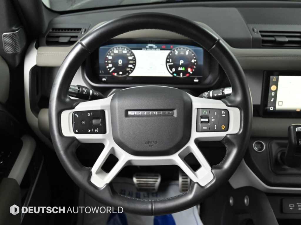 Land Rover Defender — photo 13