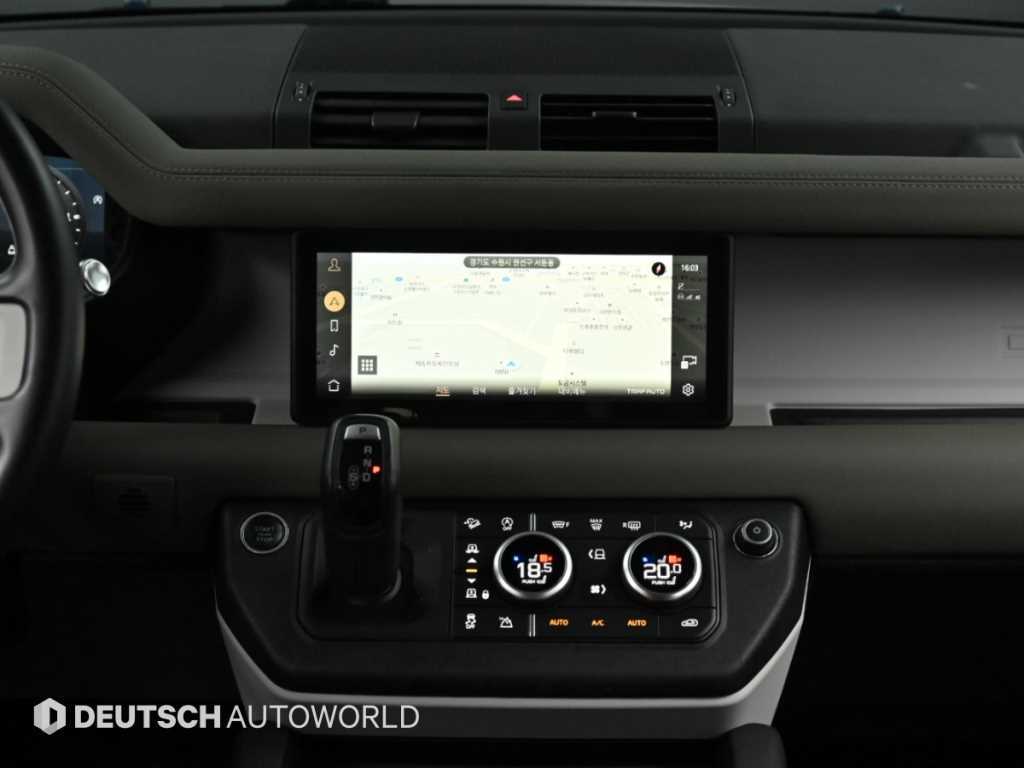 Land Rover Defender — photo 14