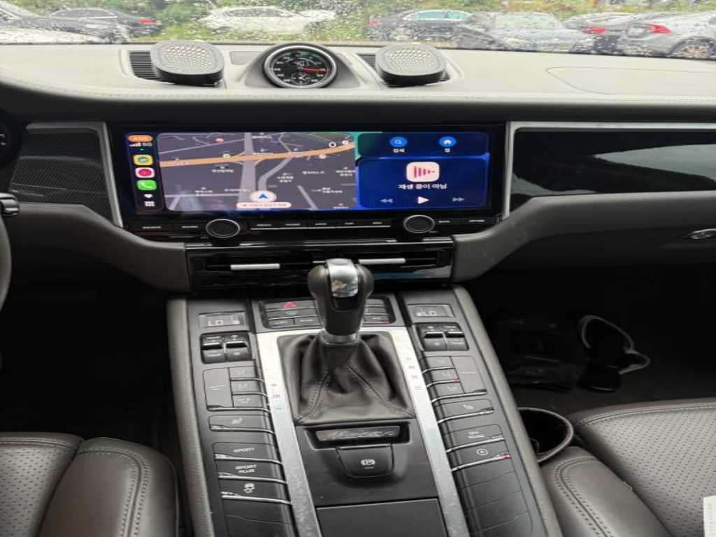 Porsche Macan — photo 05